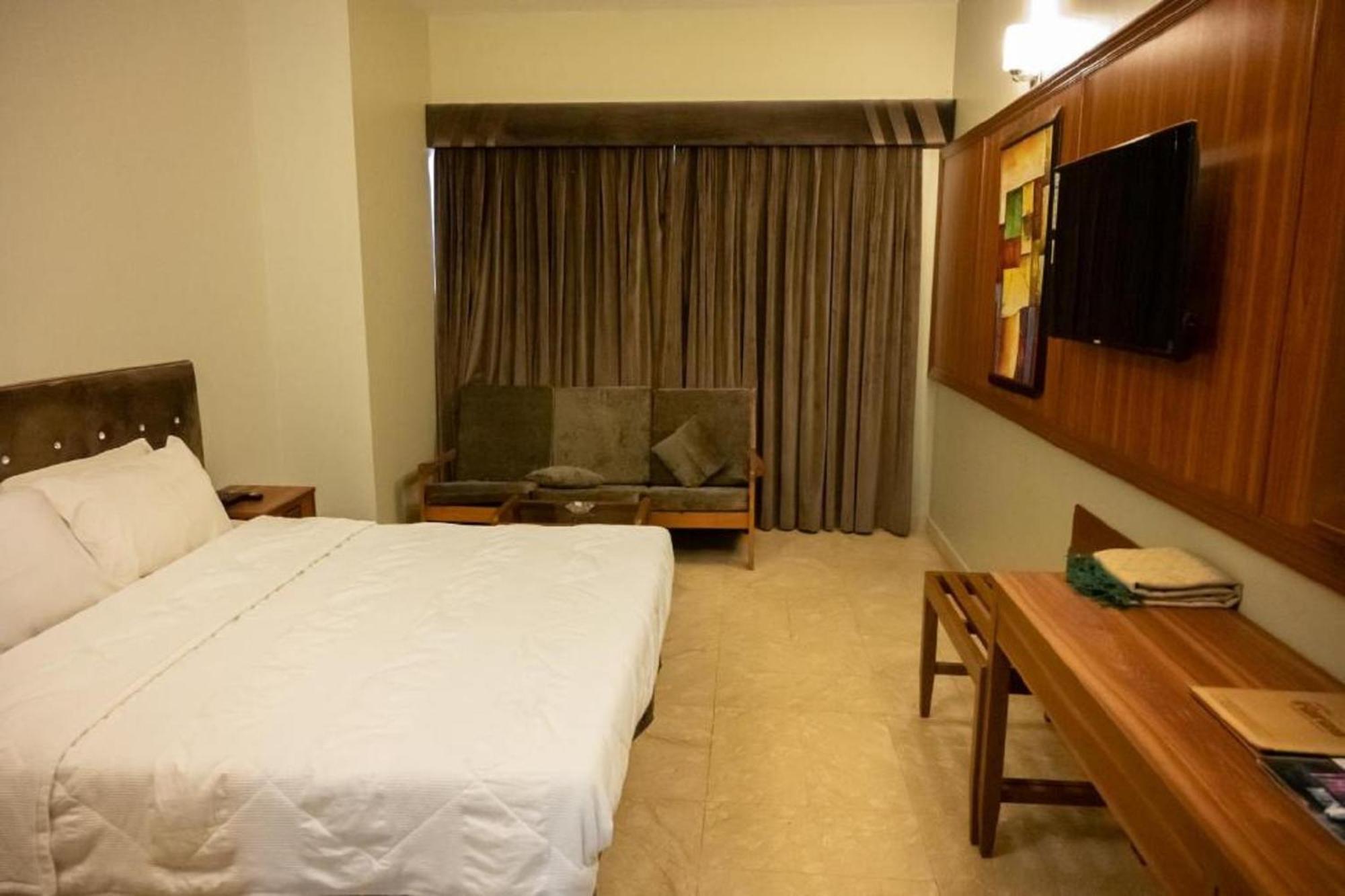 Faran Hotel Karachi Exterior photo